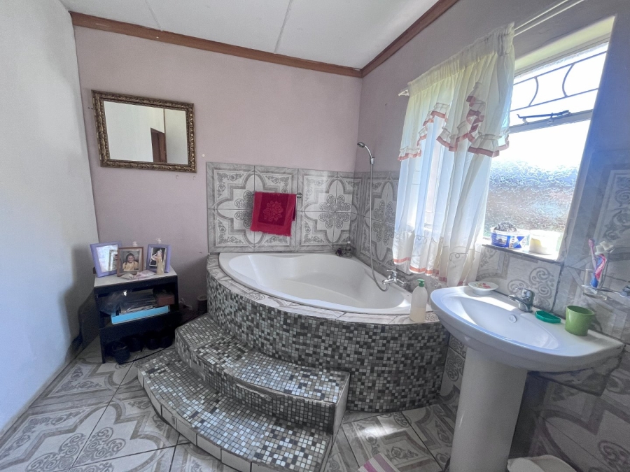 3 Bedroom Property for Sale in Lourierpark Free State